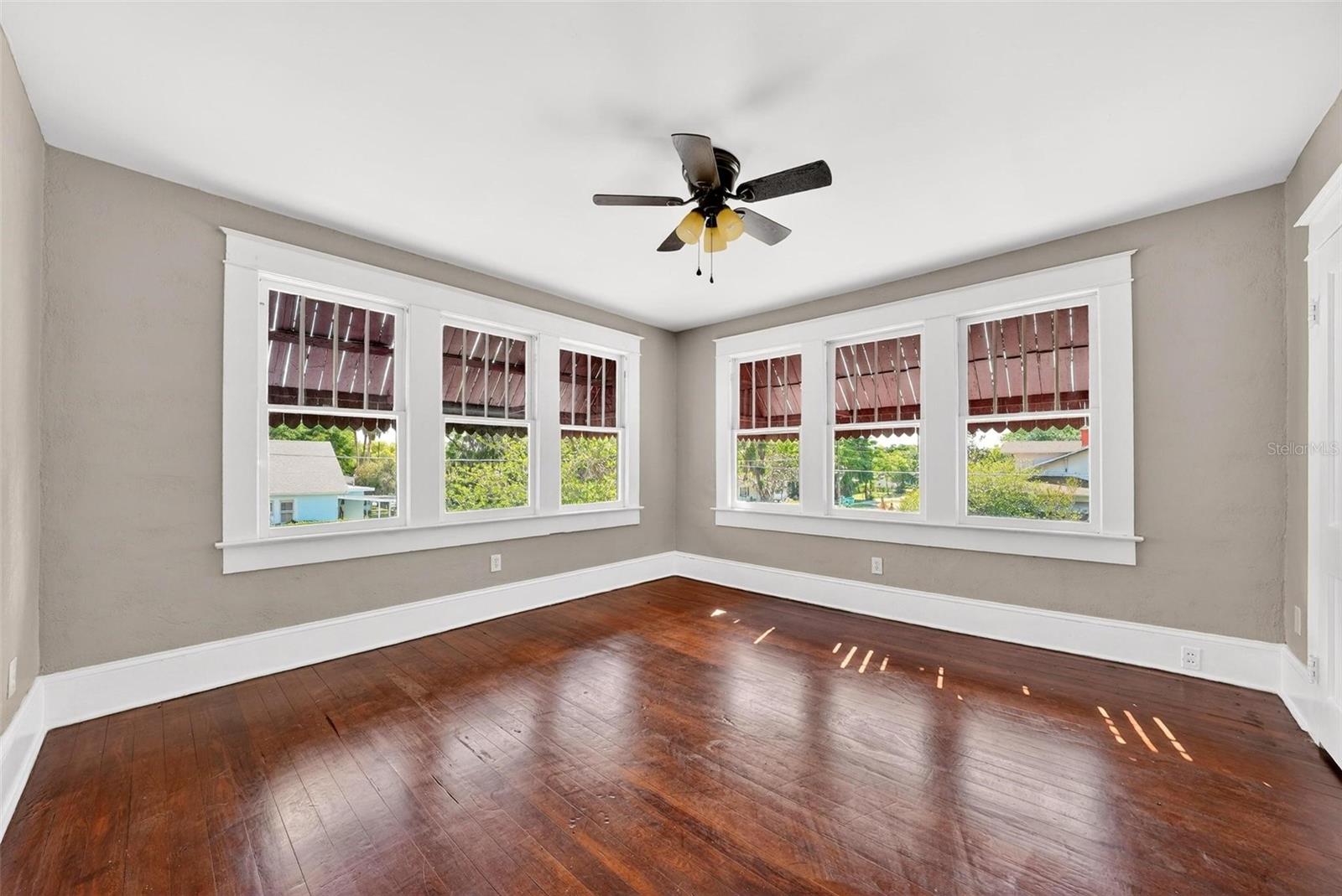 Image 52 of 95 For 211 Cassady Street