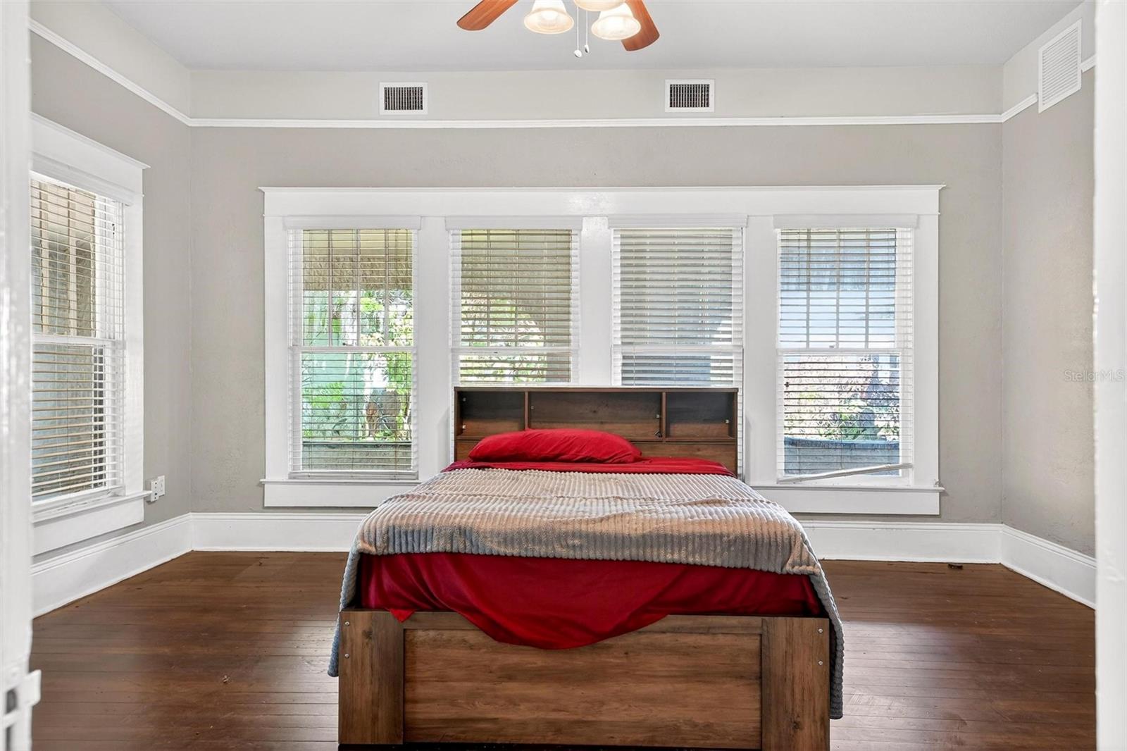 Image 59 of 95 For 211 Cassady Street