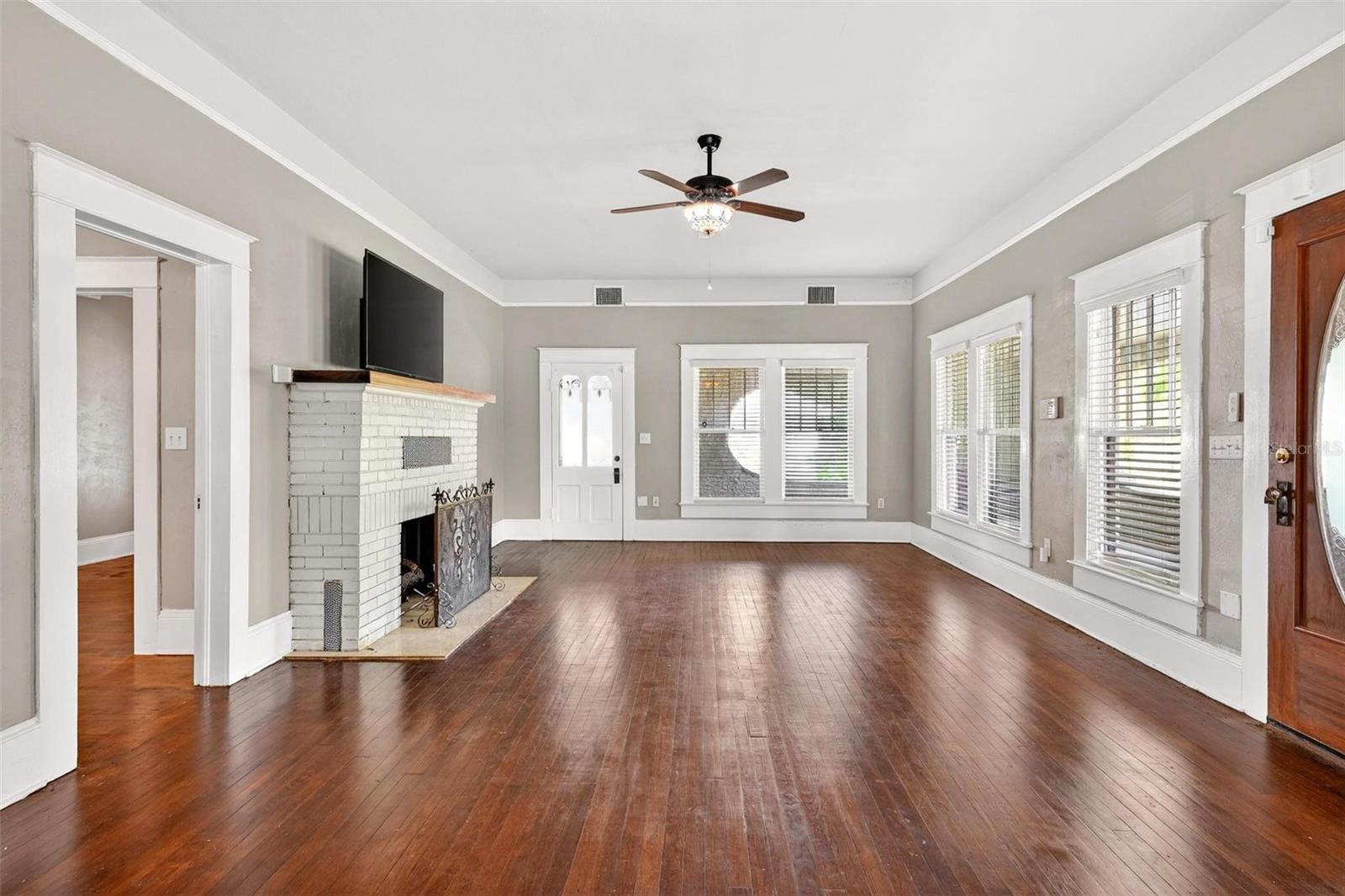 Image 6 of 95 For 211 Cassady Street