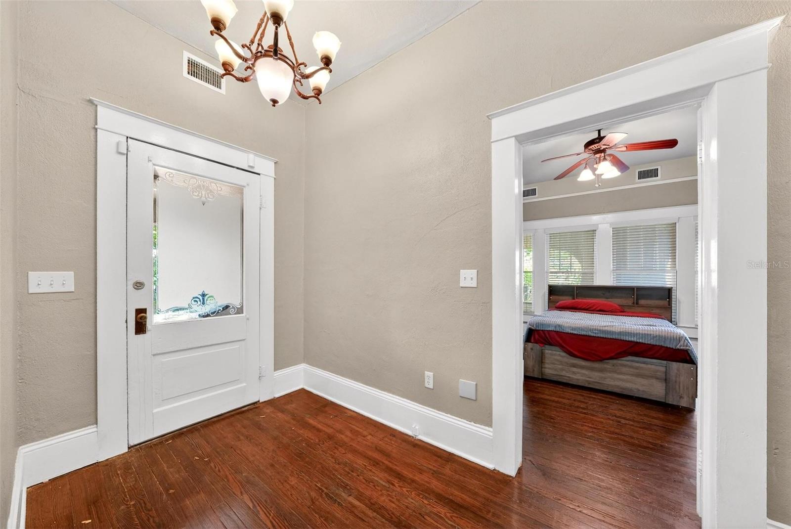 Image 62 of 95 For 211 Cassady Street