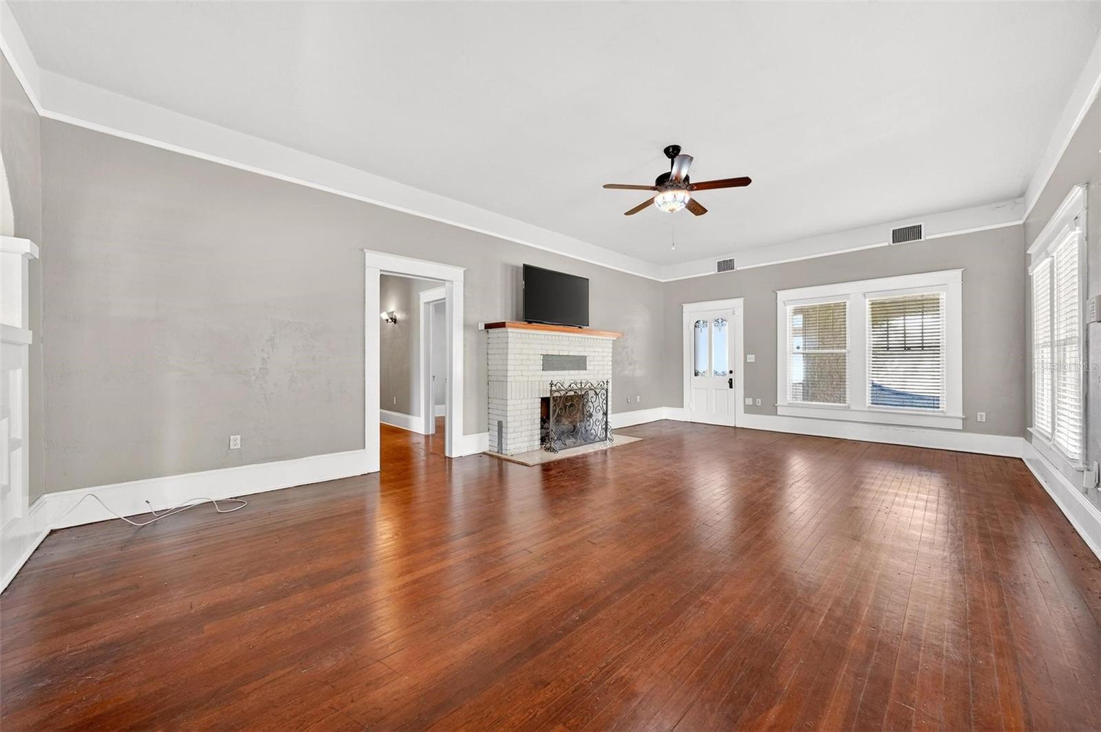 Image 7 of 95 For 211 Cassady Street