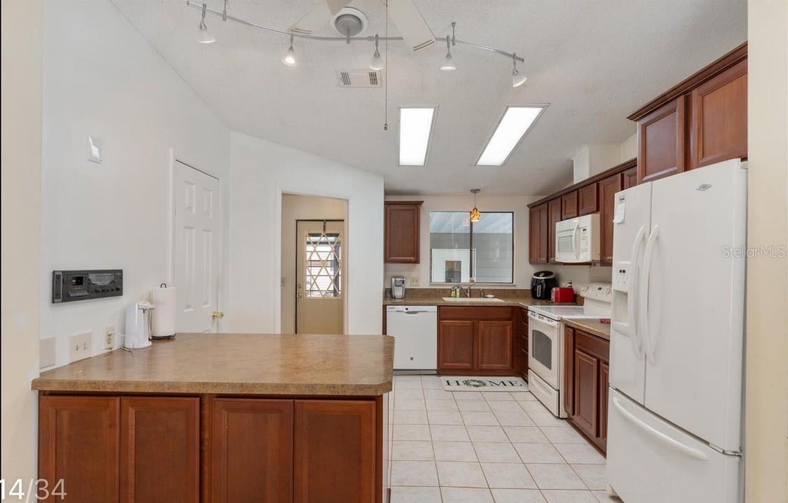 Image 10 of 17 For 717 Tangerine Drive