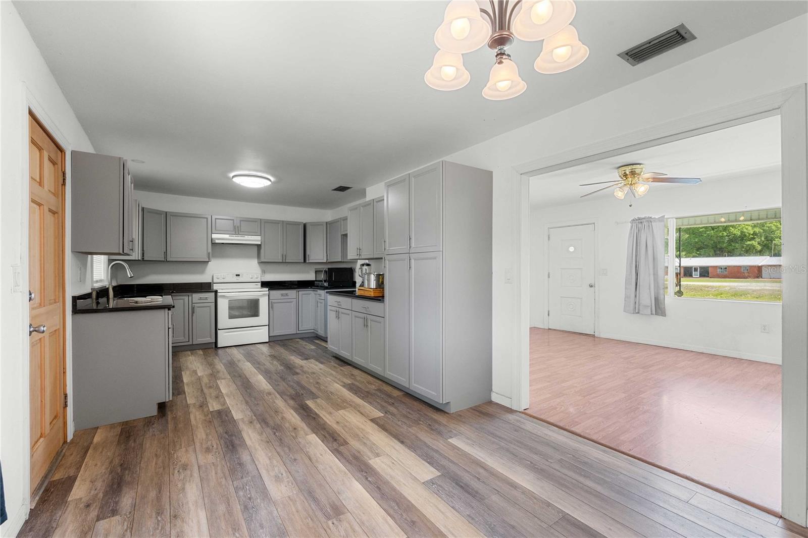 Image 2 of 50 For 14024 Cr 757