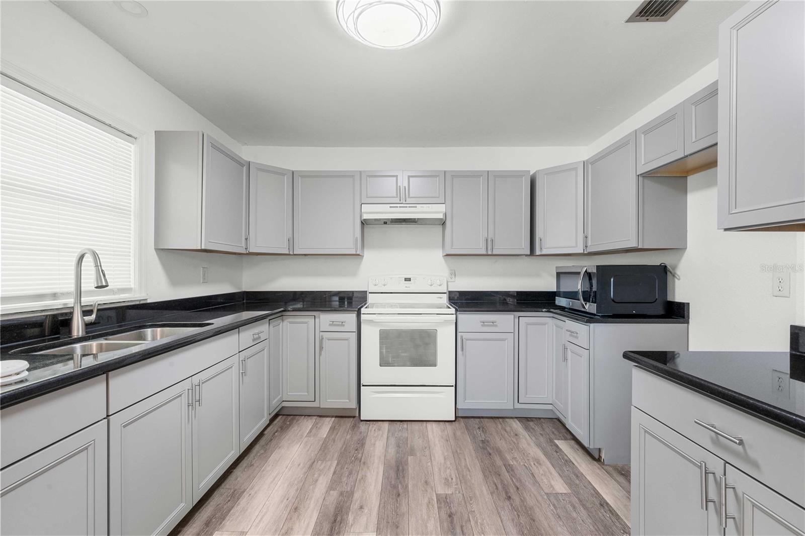 Image 21 of 50 For 14024 Cr 757