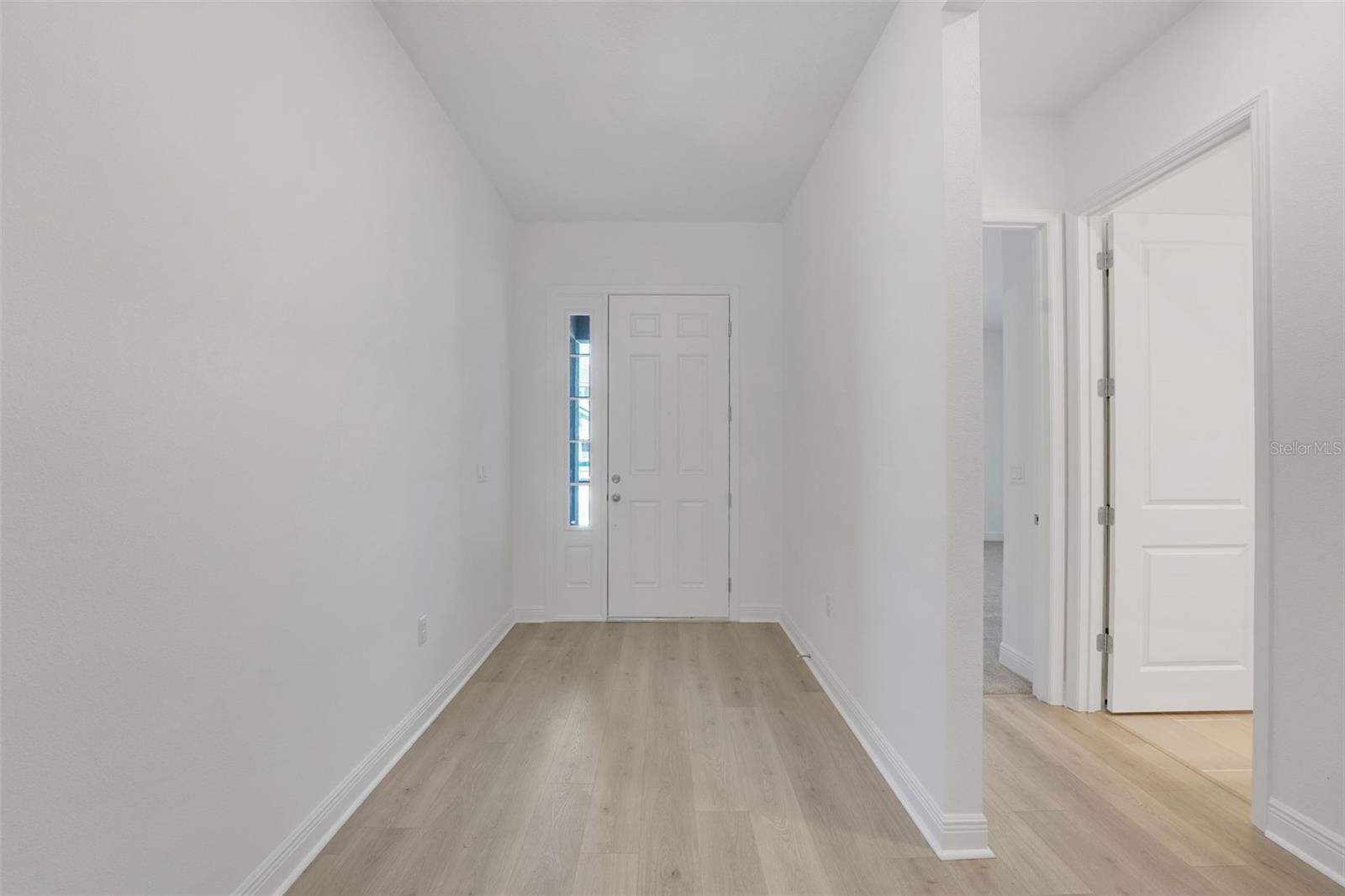 Listing photo id 8 for 14371 Crest Palm Avenue