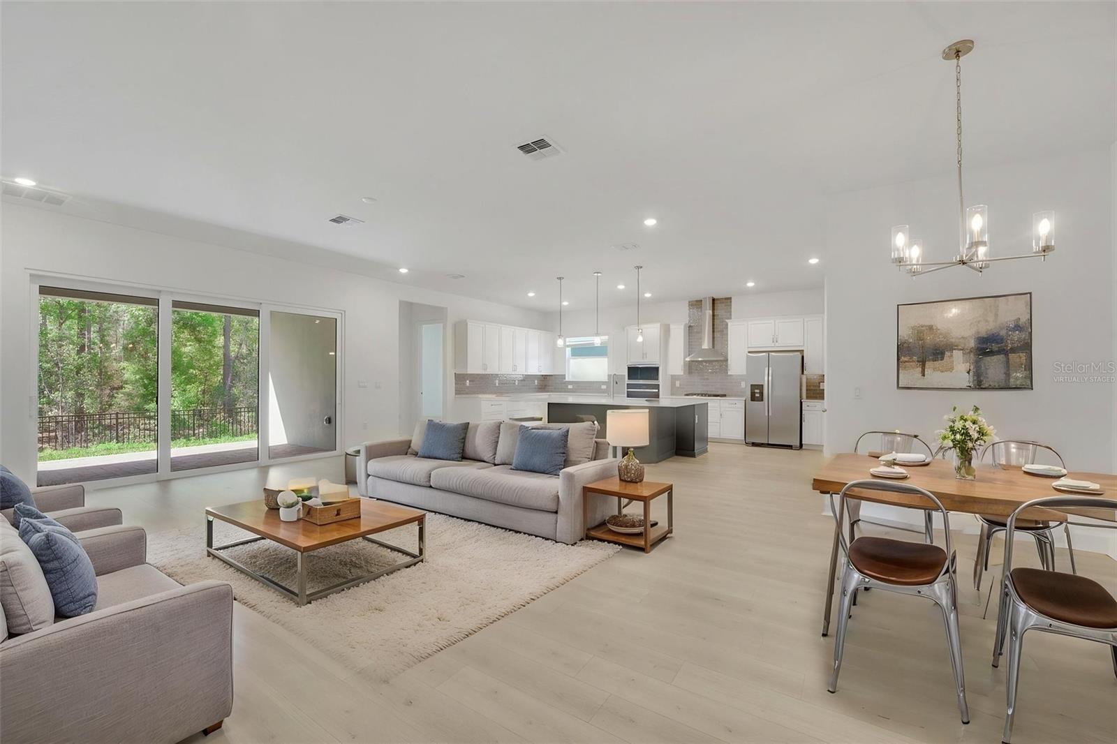 Listing photo id 11 for 14371 Crest Palm Avenue