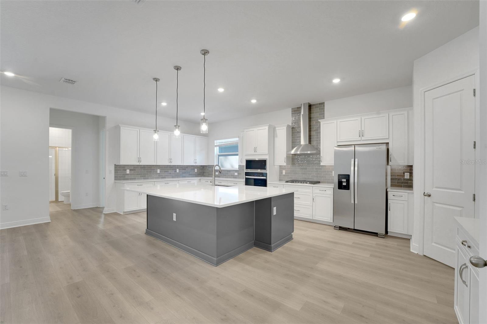 Listing photo id 14 for 14371 Crest Palm Avenue