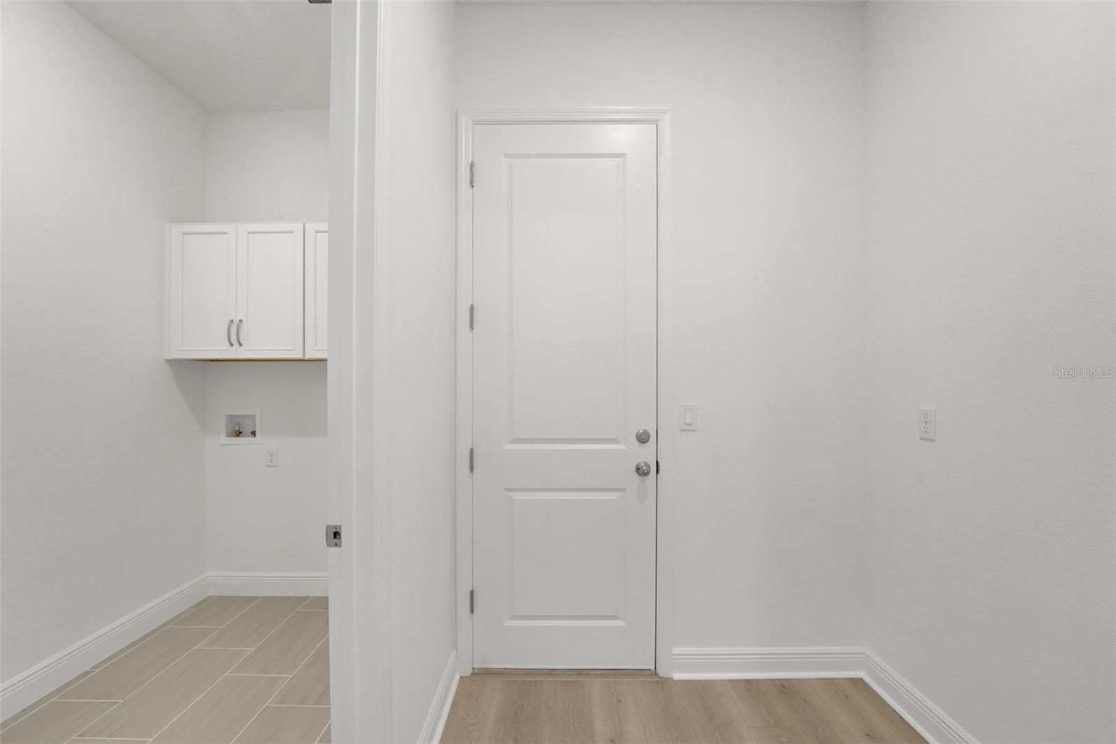 Listing photo id 19 for 14371 Crest Palm Avenue