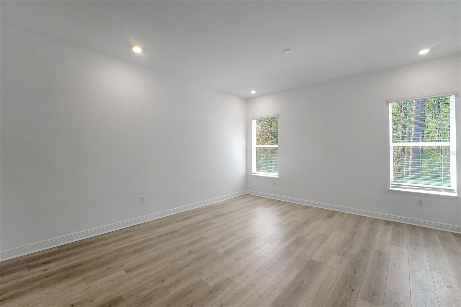 Listing photo id 21 for 14371 Crest Palm Avenue