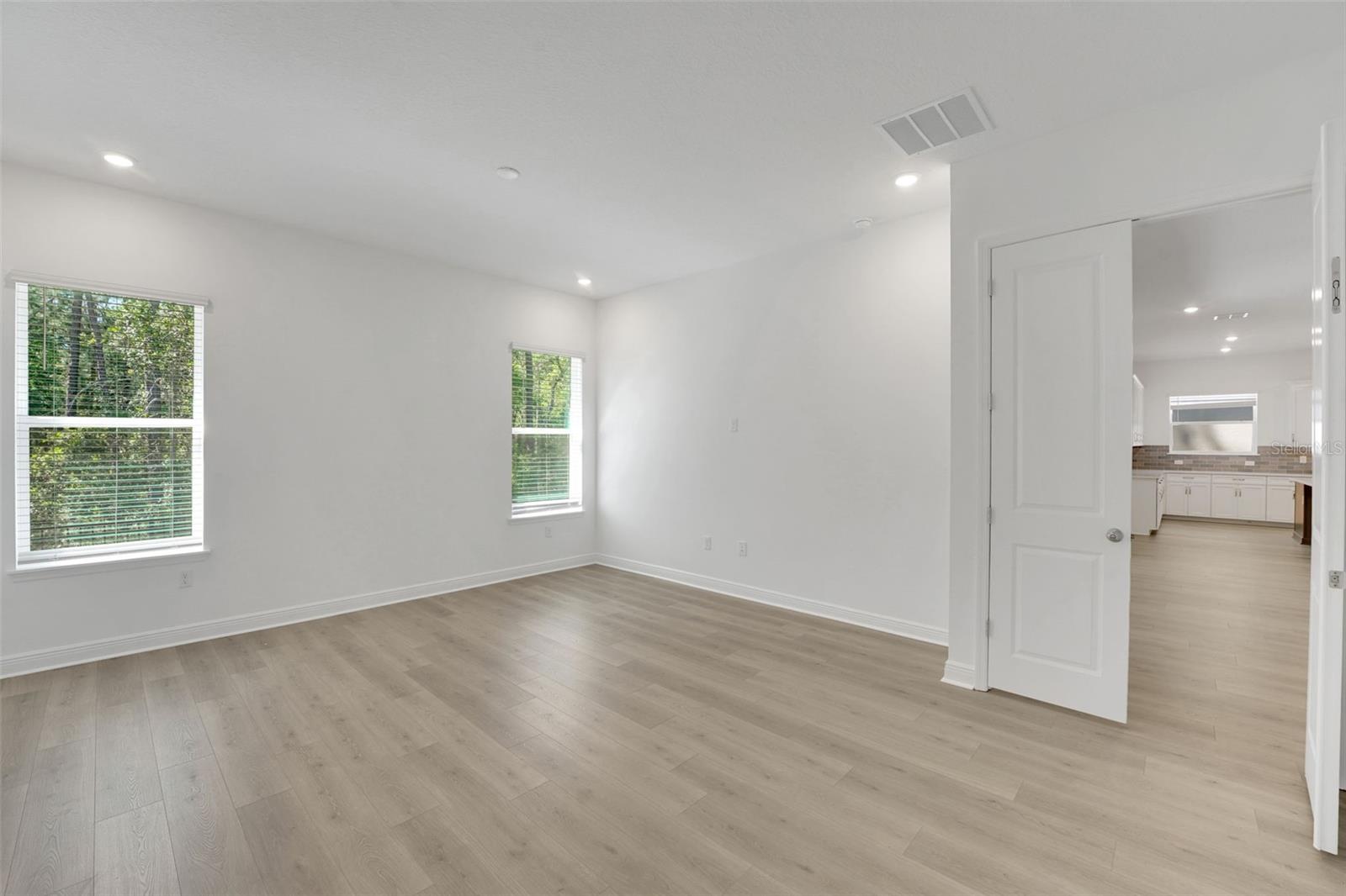 Listing photo id 22 for 14371 Crest Palm Avenue