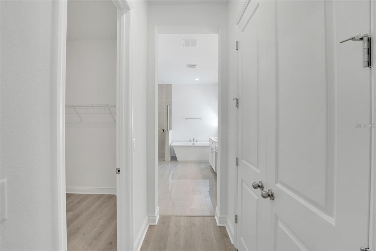 Listing photo id 24 for 14371 Crest Palm Avenue