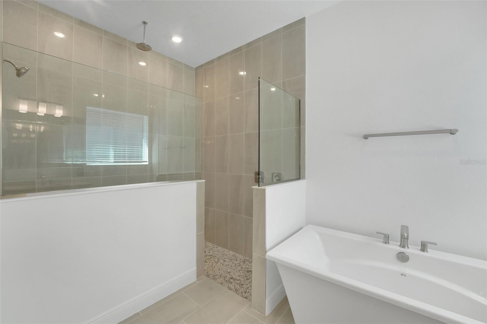 Listing photo id 27 for 14371 Crest Palm Avenue