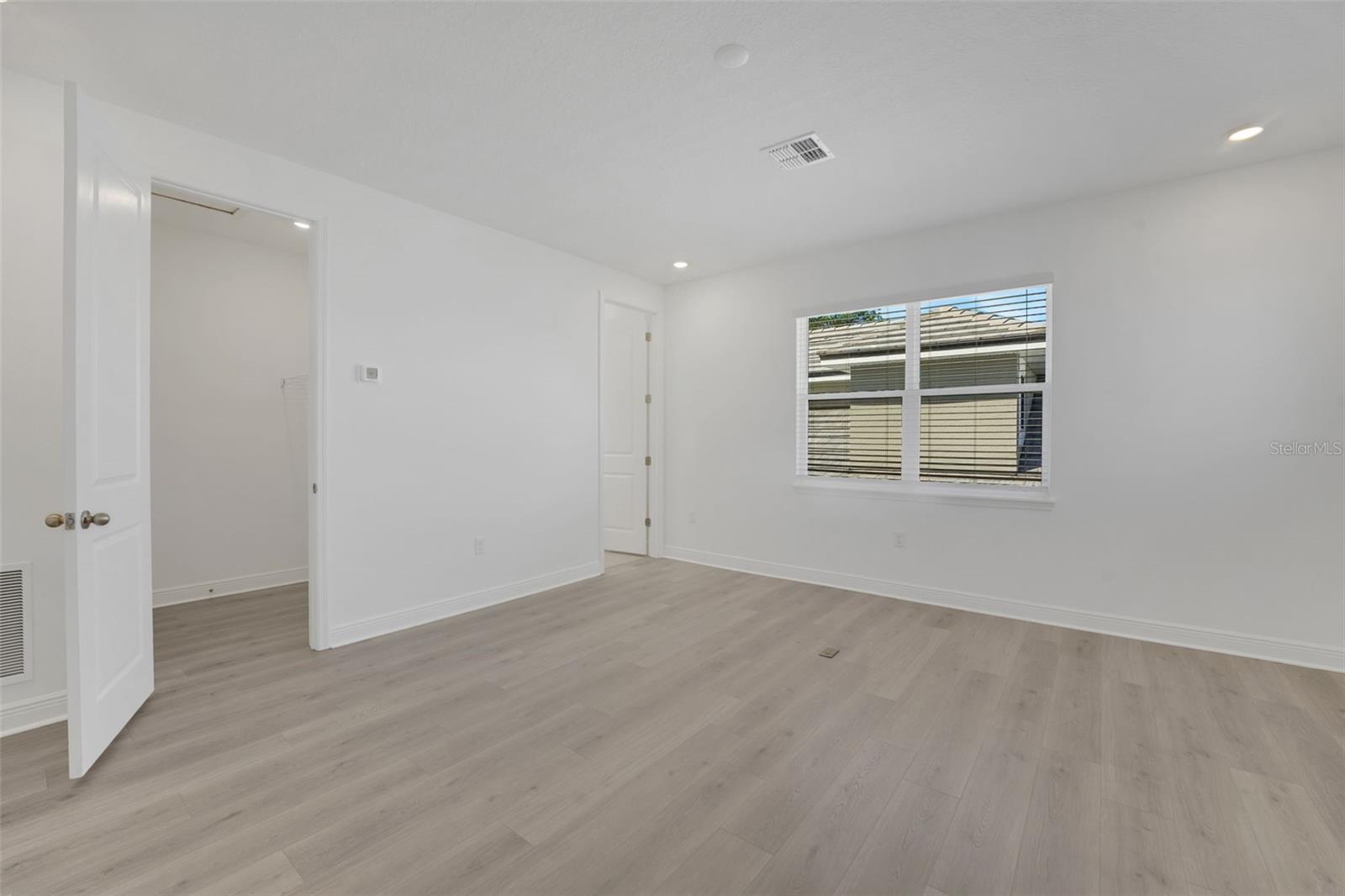 Listing photo id 31 for 14371 Crest Palm Avenue