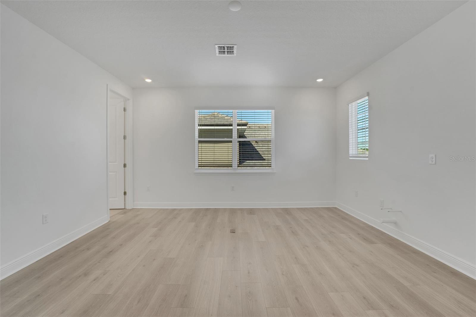 Listing photo id 32 for 14371 Crest Palm Avenue