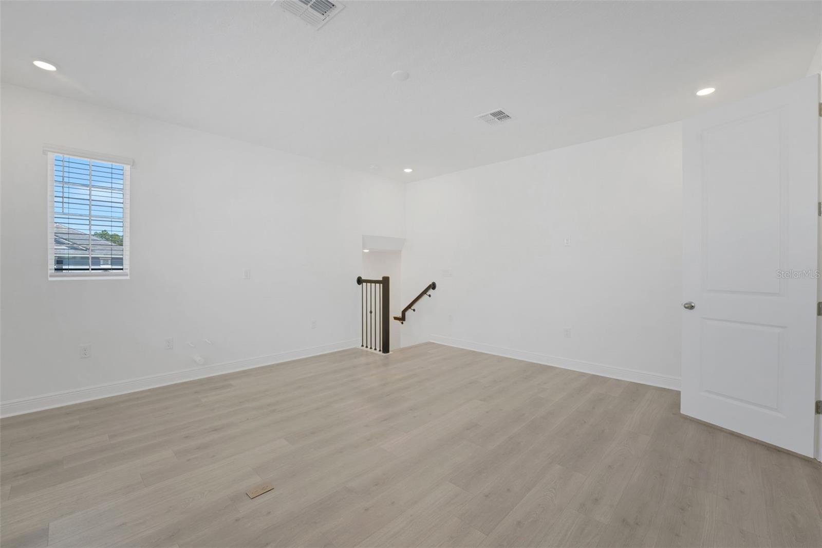 Listing photo id 33 for 14371 Crest Palm Avenue