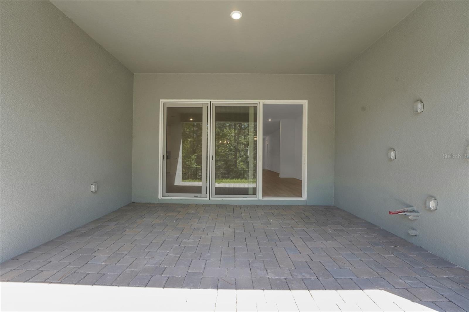 Listing photo id 37 for 14371 Crest Palm Avenue