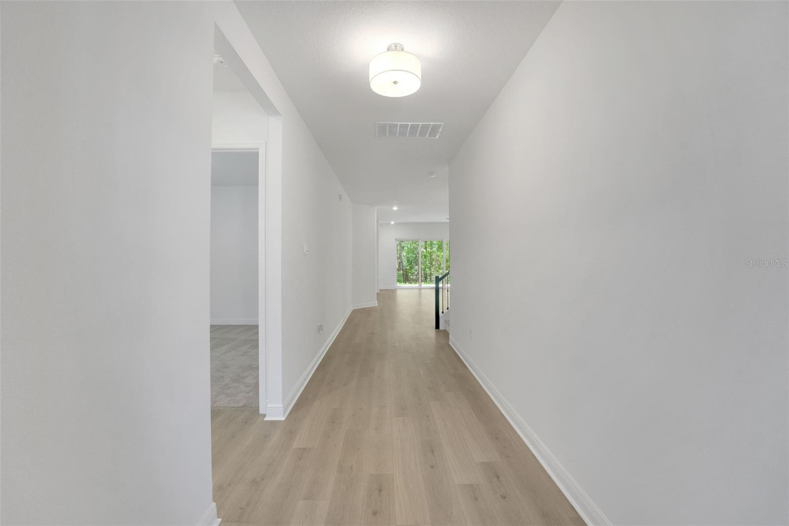 Listing photo id 2 for 14371 Crest Palm Avenue