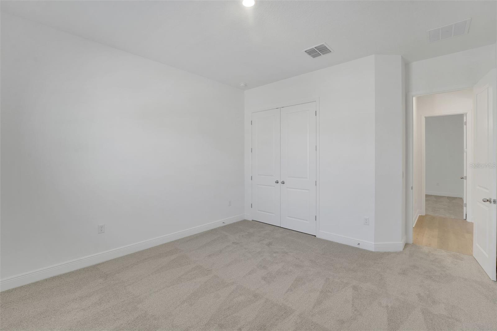 Listing photo id 4 for 14371 Crest Palm Avenue