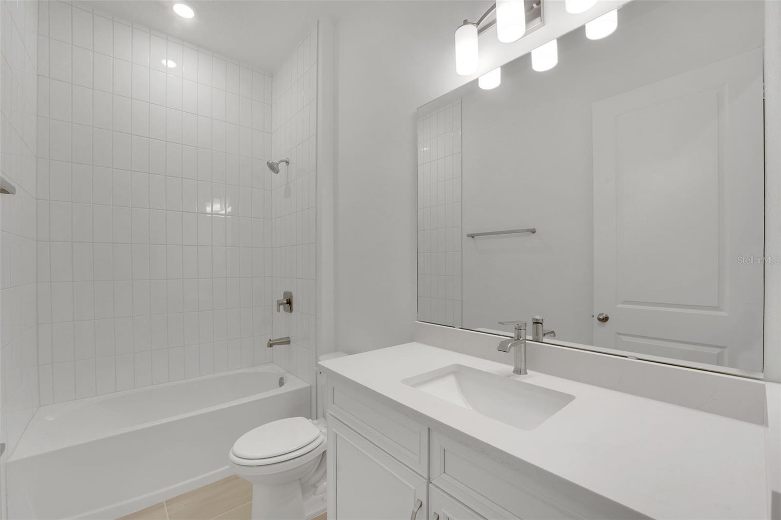 Listing photo id 5 for 14371 Crest Palm Avenue