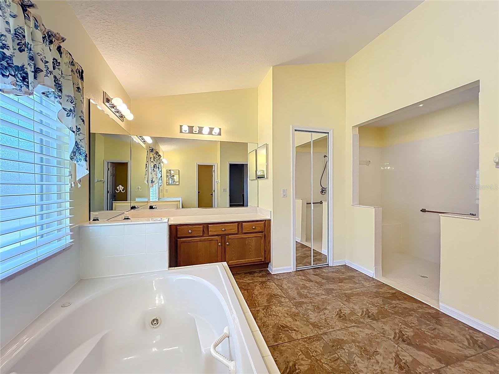 Image 31 of 80 For 4822 Sawgrass Lake Circle