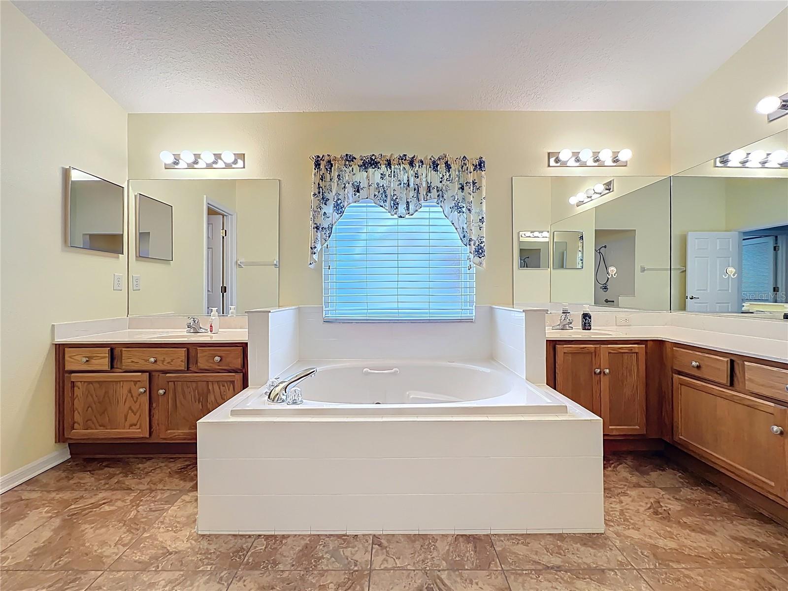 Image 33 of 80 For 4822 Sawgrass Lake Circle