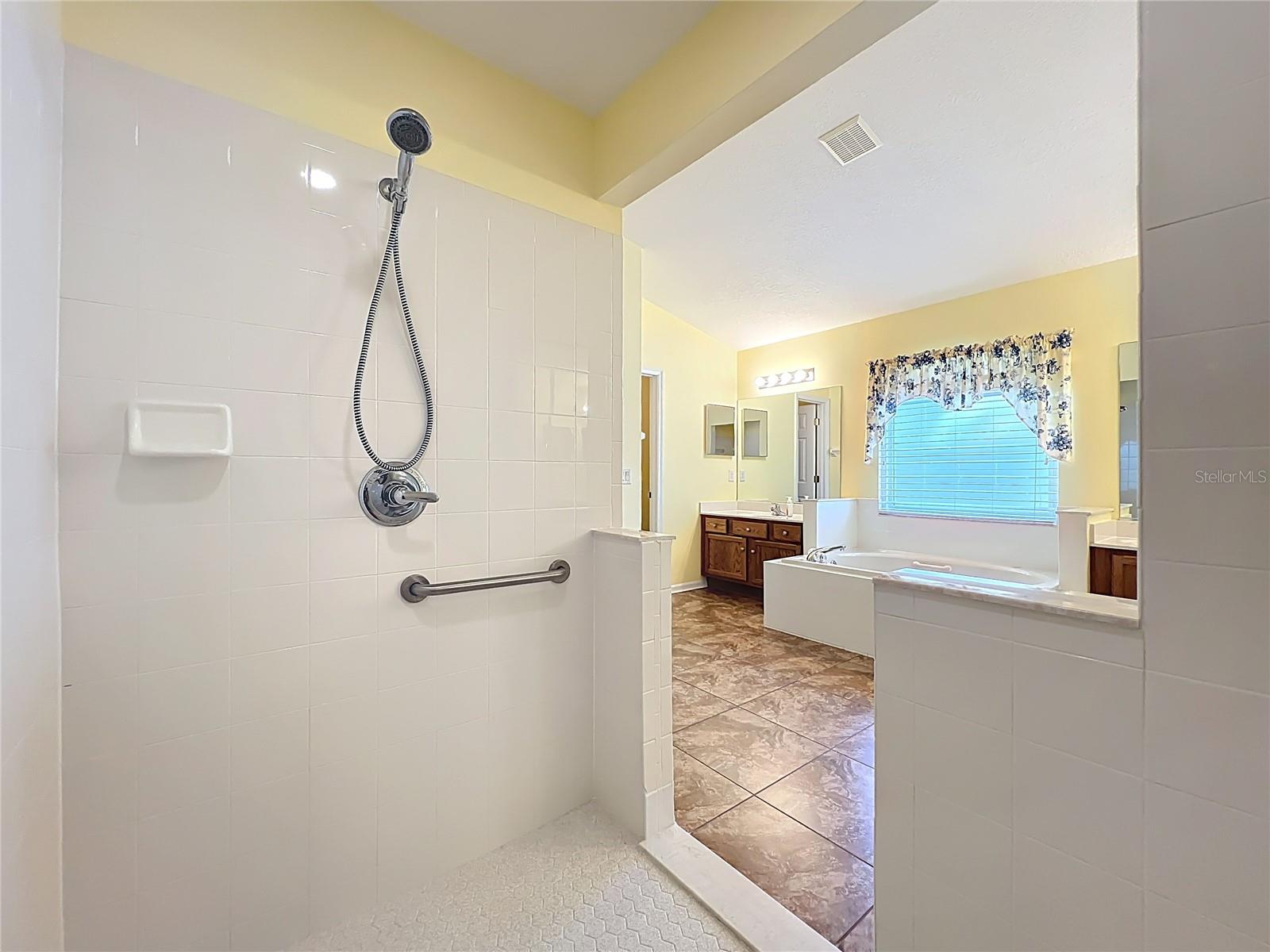 Image 36 of 80 For 4822 Sawgrass Lake Circle