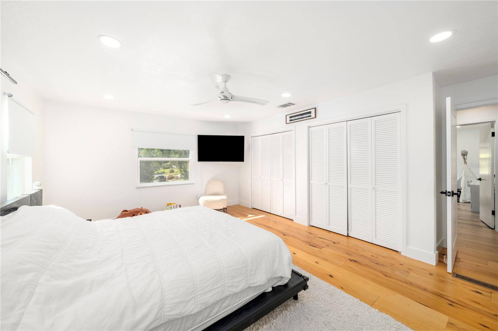 Image 21 of 56 For 1930 Hilltop Drive