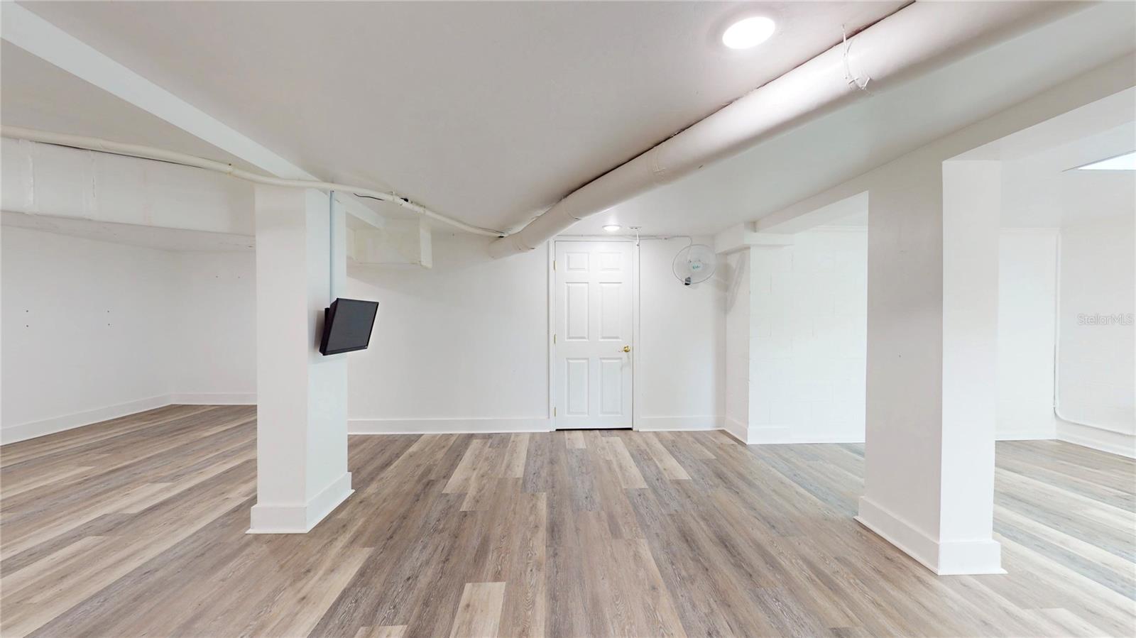 Image 33 of 56 For 1930 Hilltop Drive