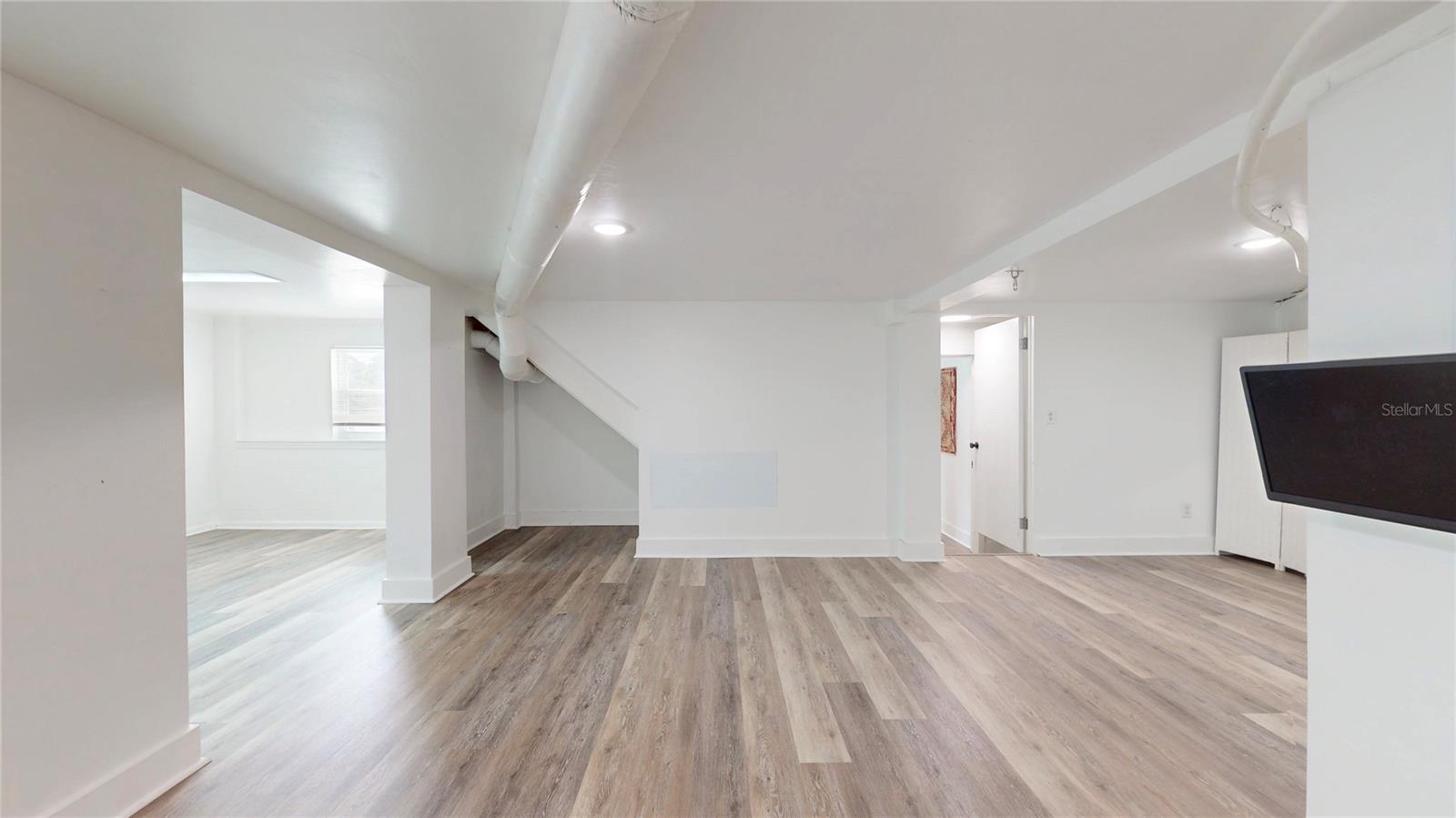 Image 34 of 56 For 1930 Hilltop Drive