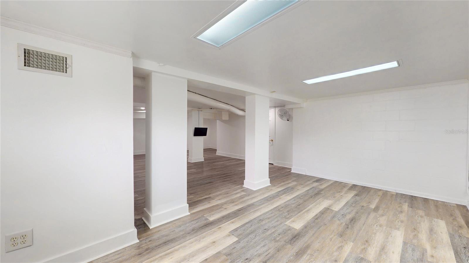 Image 37 of 56 For 1930 Hilltop Drive