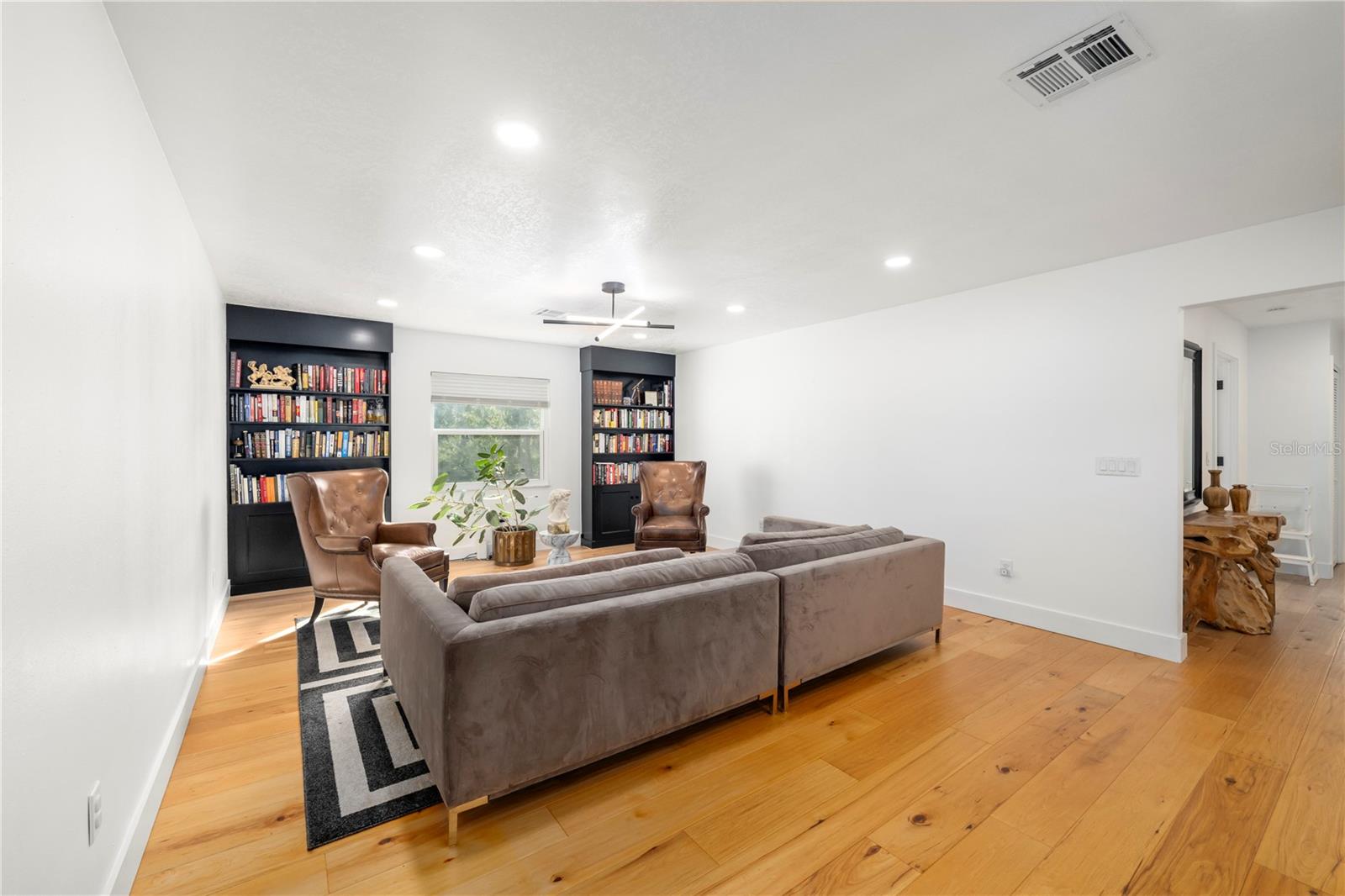 Image 6 of 56 For 1930 Hilltop Drive