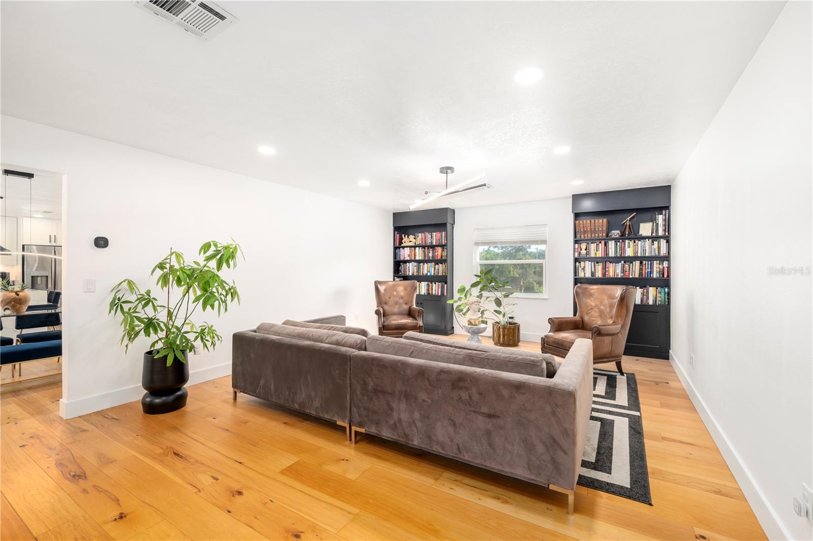 Image 7 of 56 For 1930 Hilltop Drive