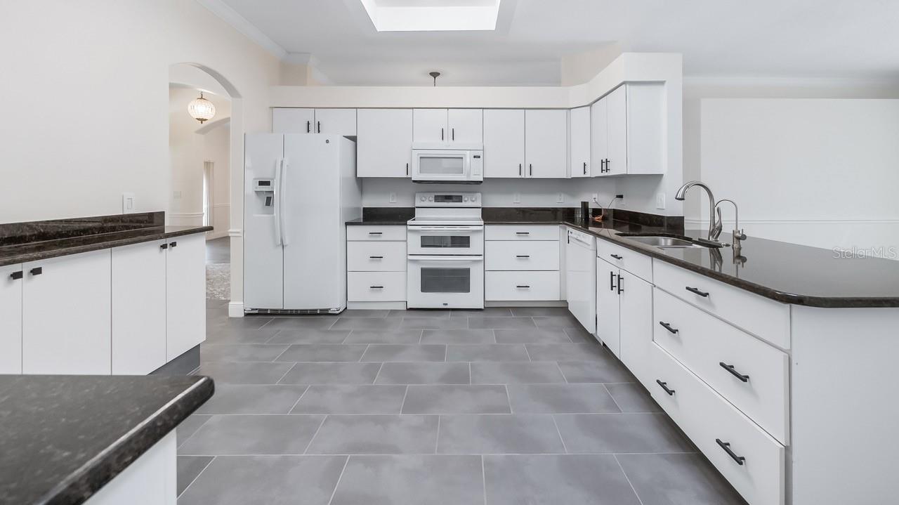 Image 10 of 33 For 2241 Kingsmill Way