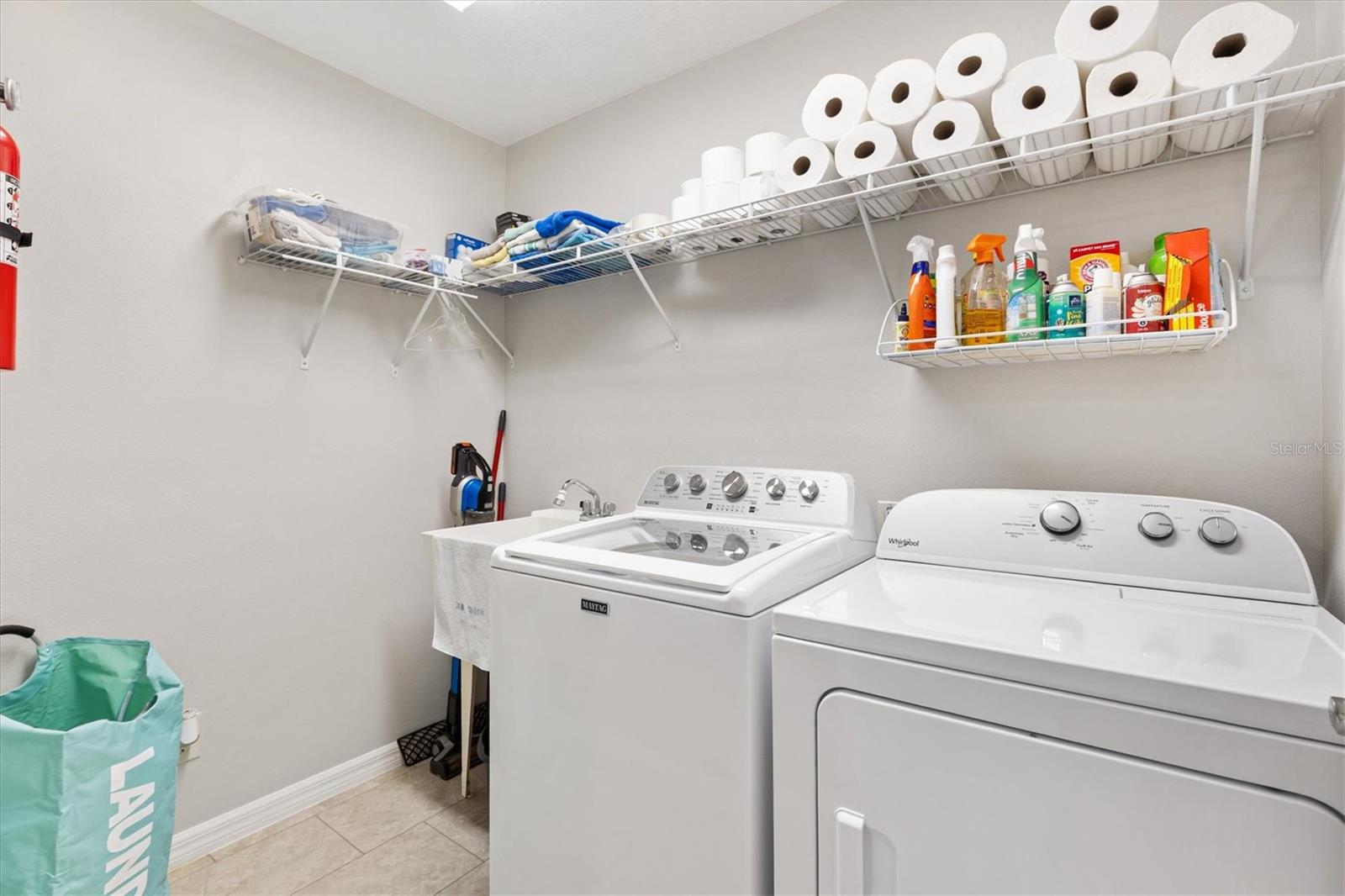 Image 13 of 22 For 935 Wren Street