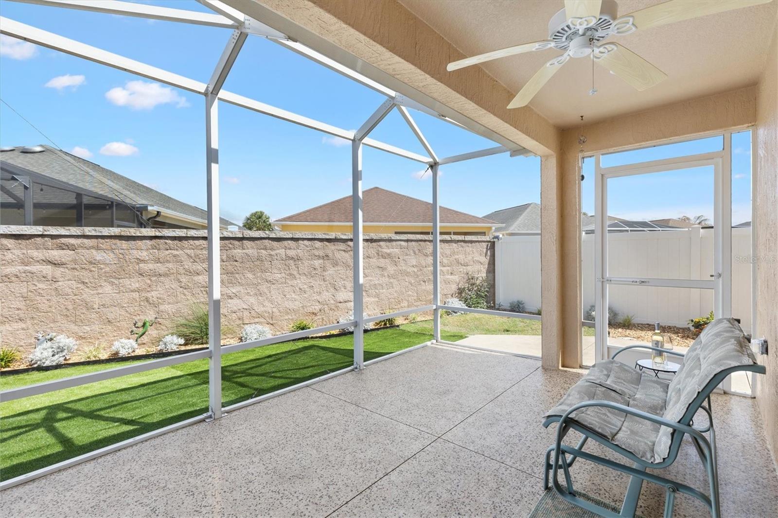 Image 14 of 22 For 935 Wren Street