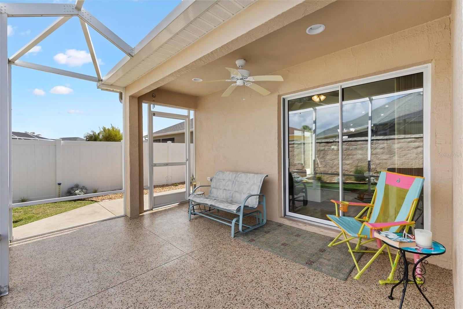 Image 15 of 22 For 935 Wren Street