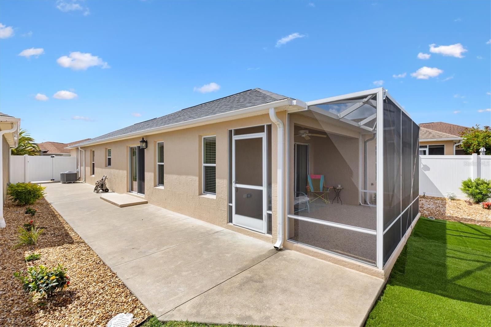 Image 16 of 22 For 935 Wren Street