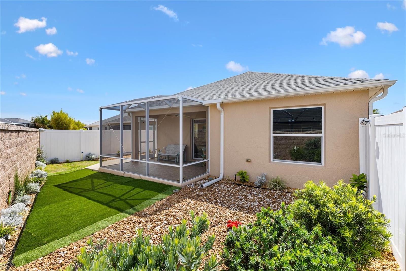 Image 17 of 22 For 935 Wren Street