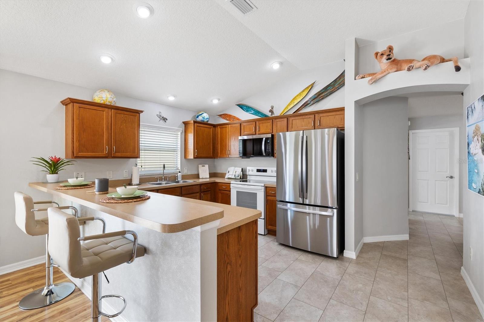 Image 3 of 22 For 935 Wren Street