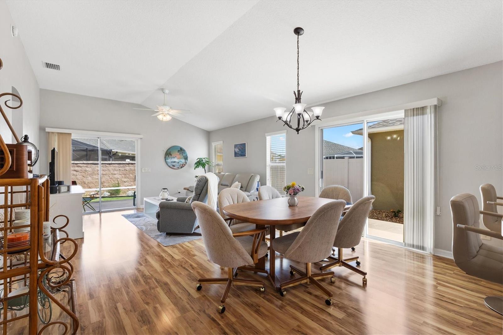 Image 5 of 22 For 935 Wren Street