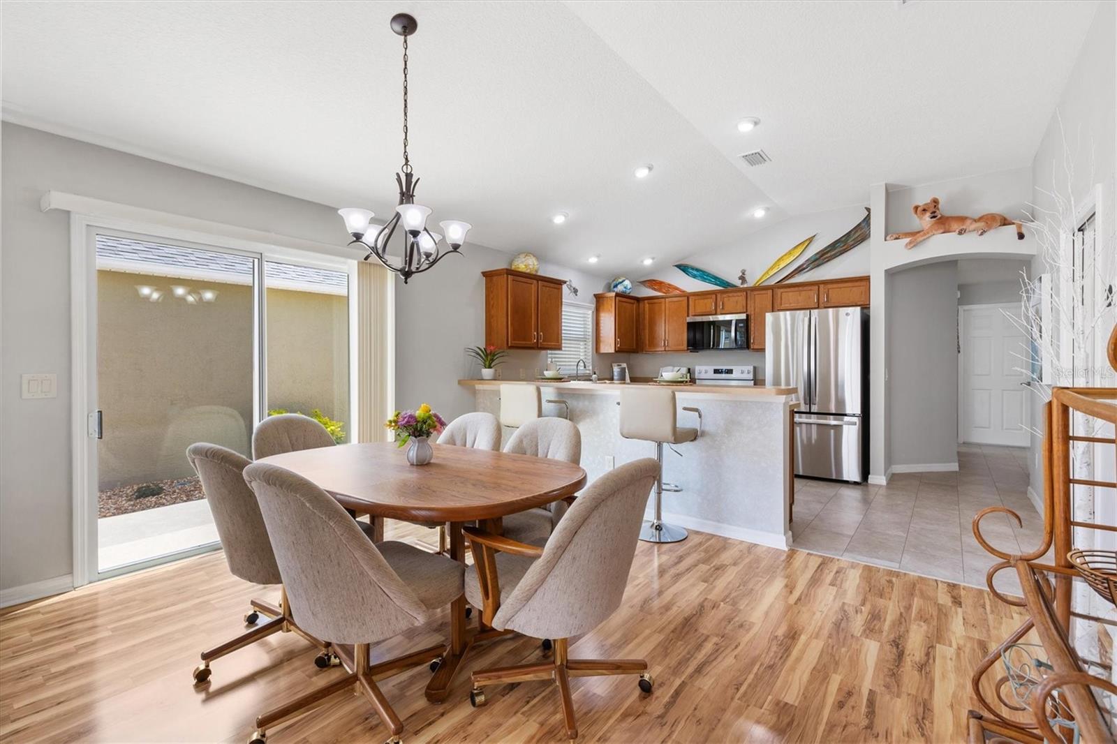 Image 6 of 22 For 935 Wren Street