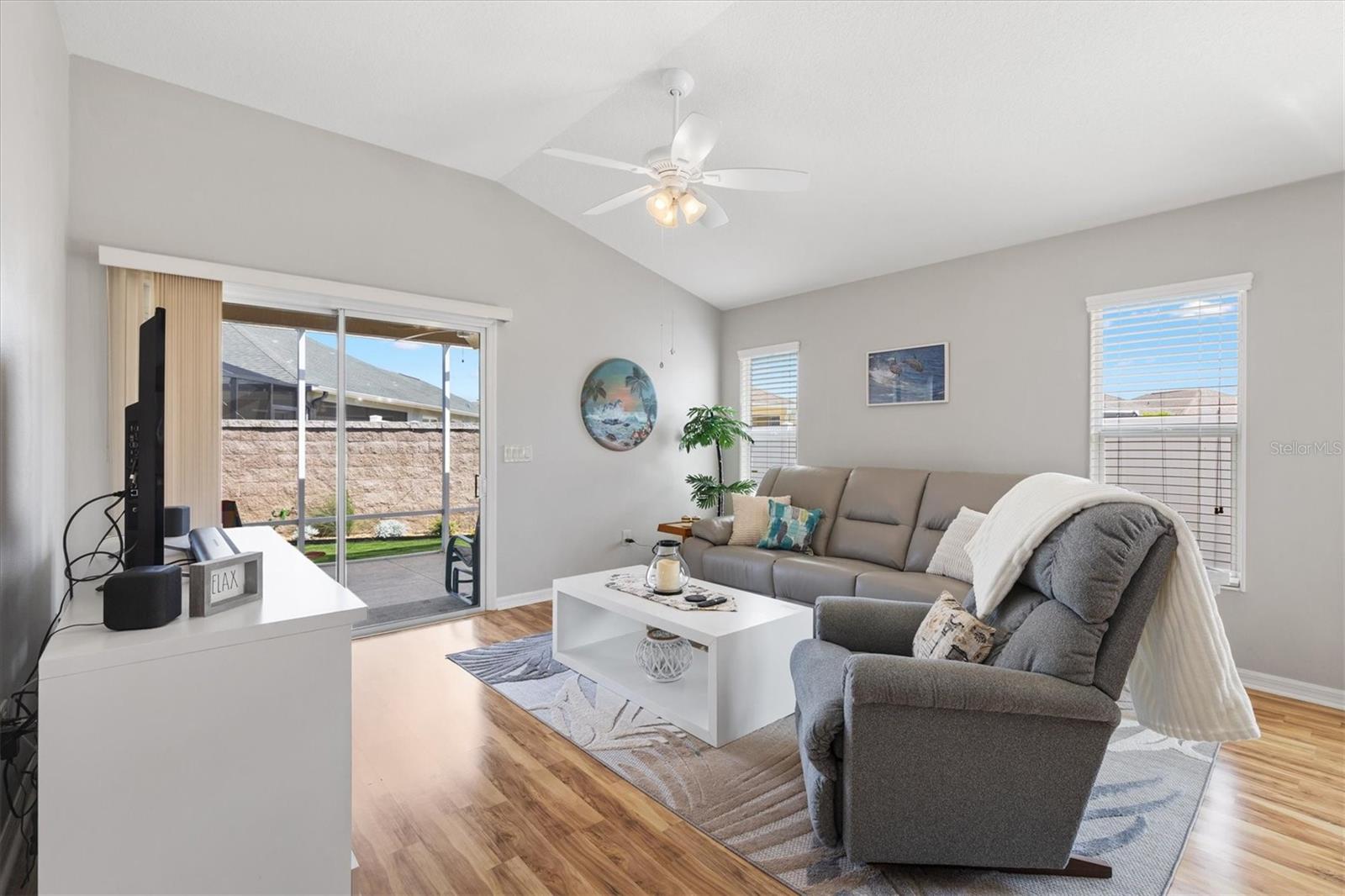 Image 7 of 22 For 935 Wren Street