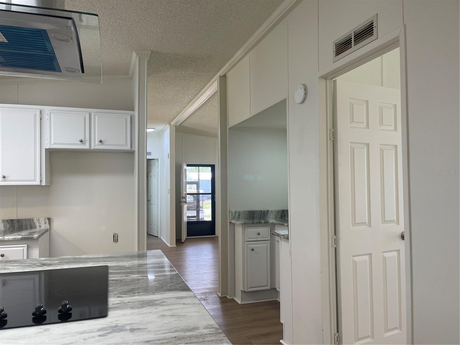 Image 12 of 34 For 603 Robin Lane Avenue