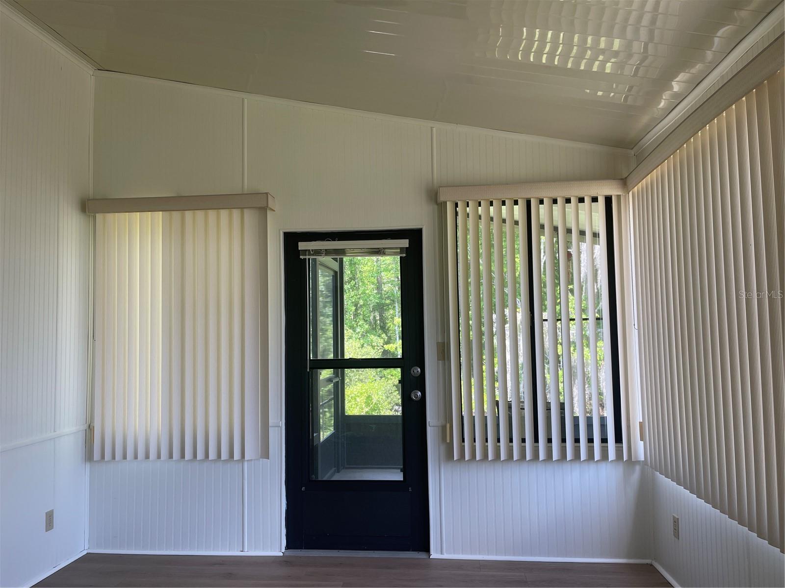 Image 17 of 34 For 603 Robin Lane Avenue