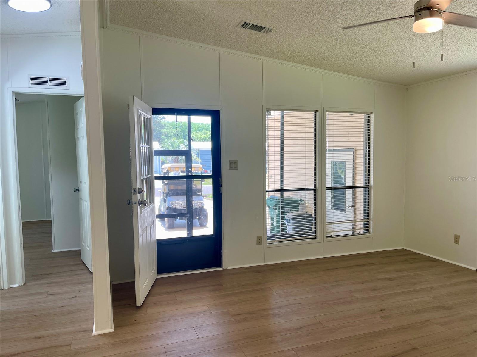 Image 3 of 34 For 603 Robin Lane Avenue