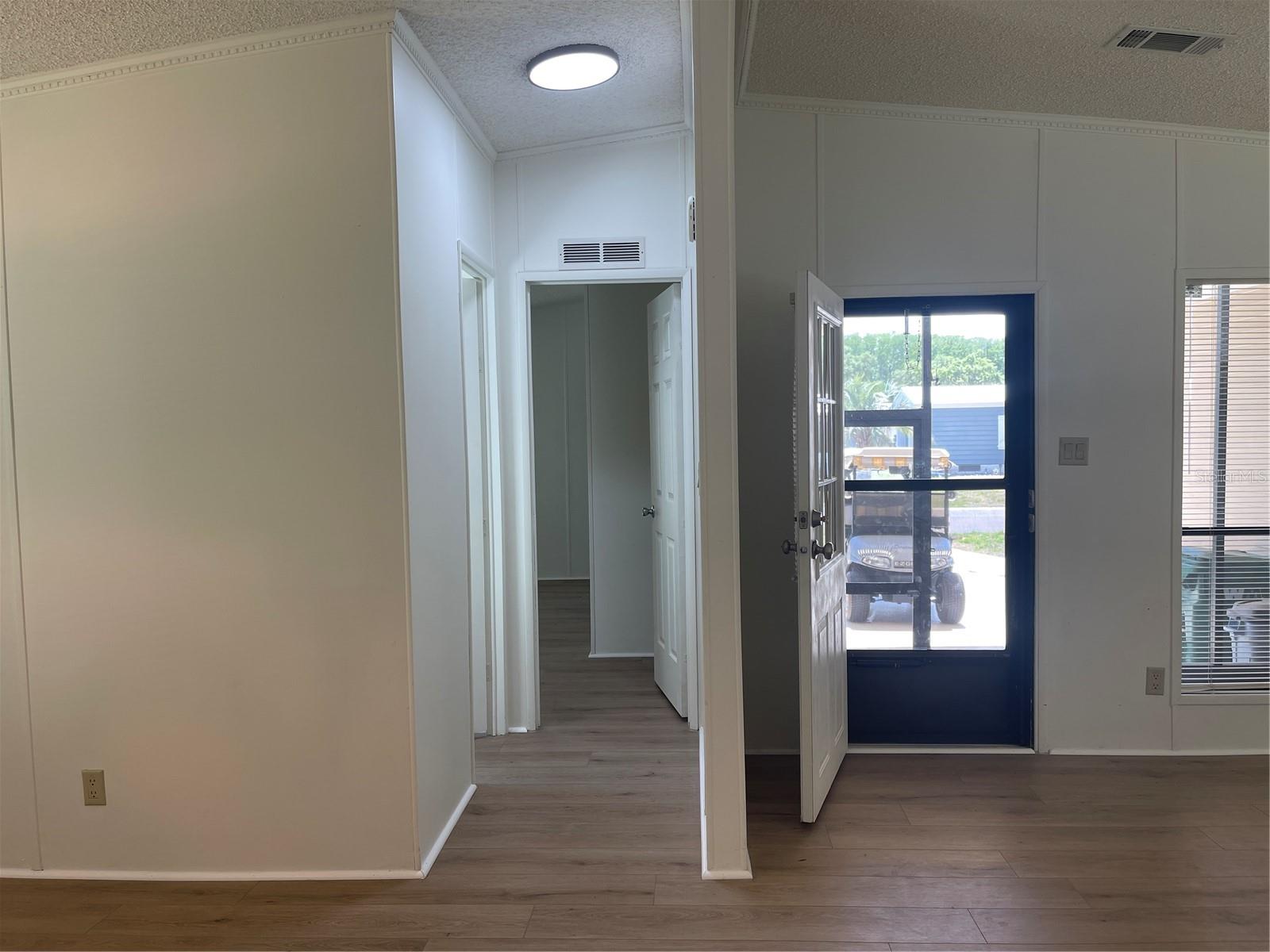 Image 4 of 34 For 603 Robin Lane Avenue