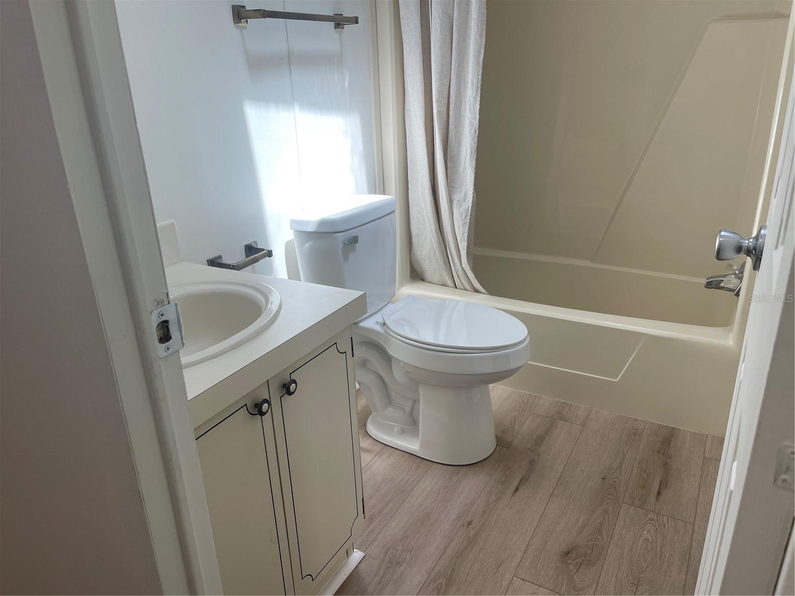 Image 8 of 34 For 603 Robin Lane Avenue