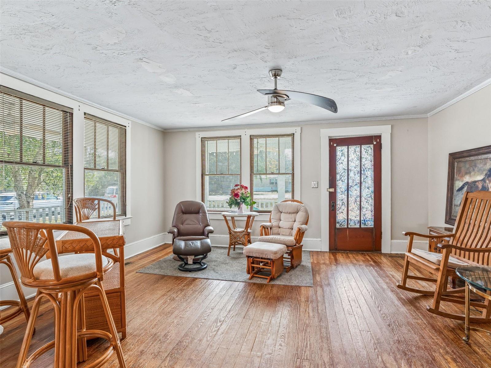 Listing photo id 9 for 10487 Highway 42