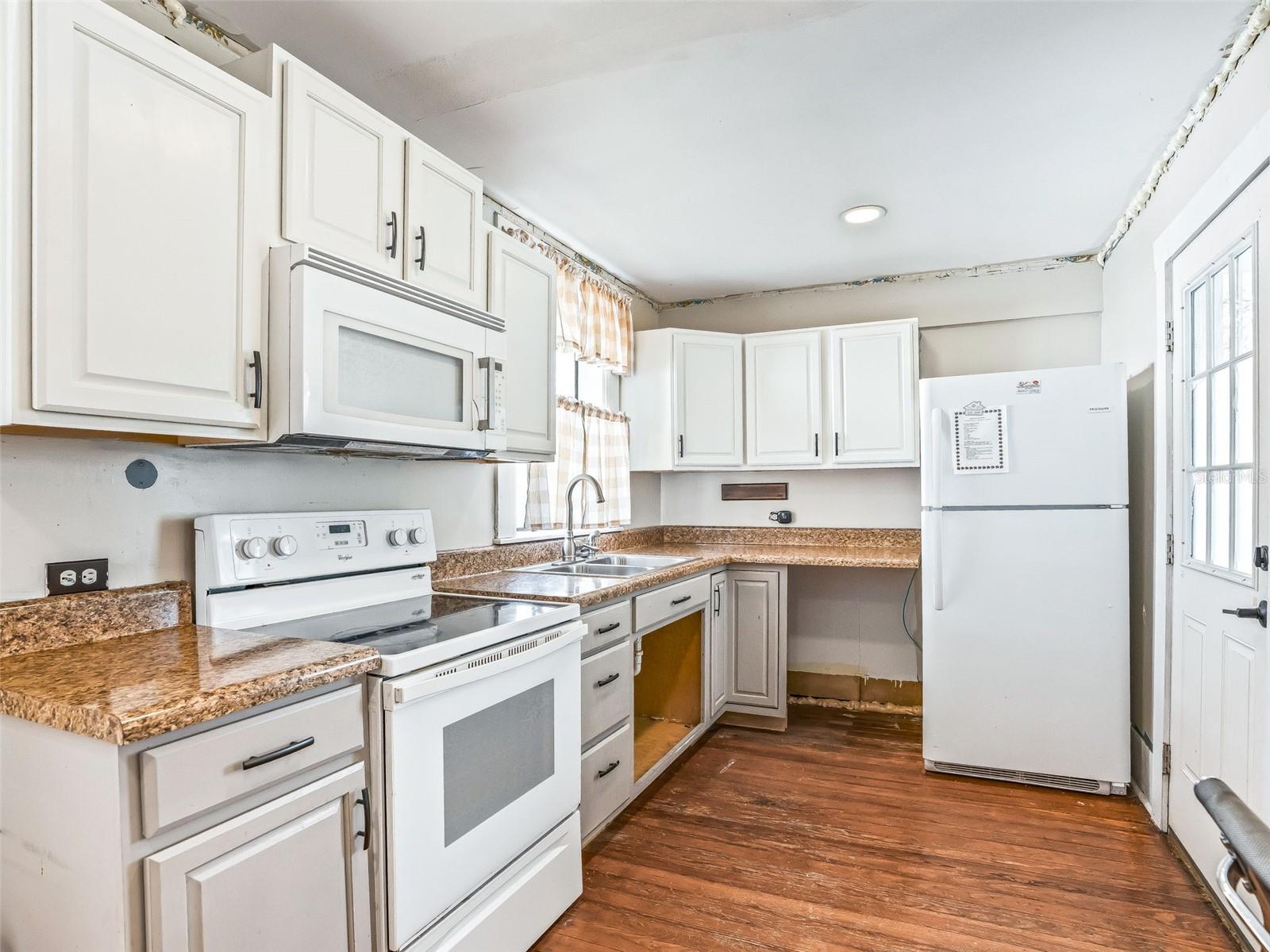 Listing photo id 17 for 10487 Highway 42