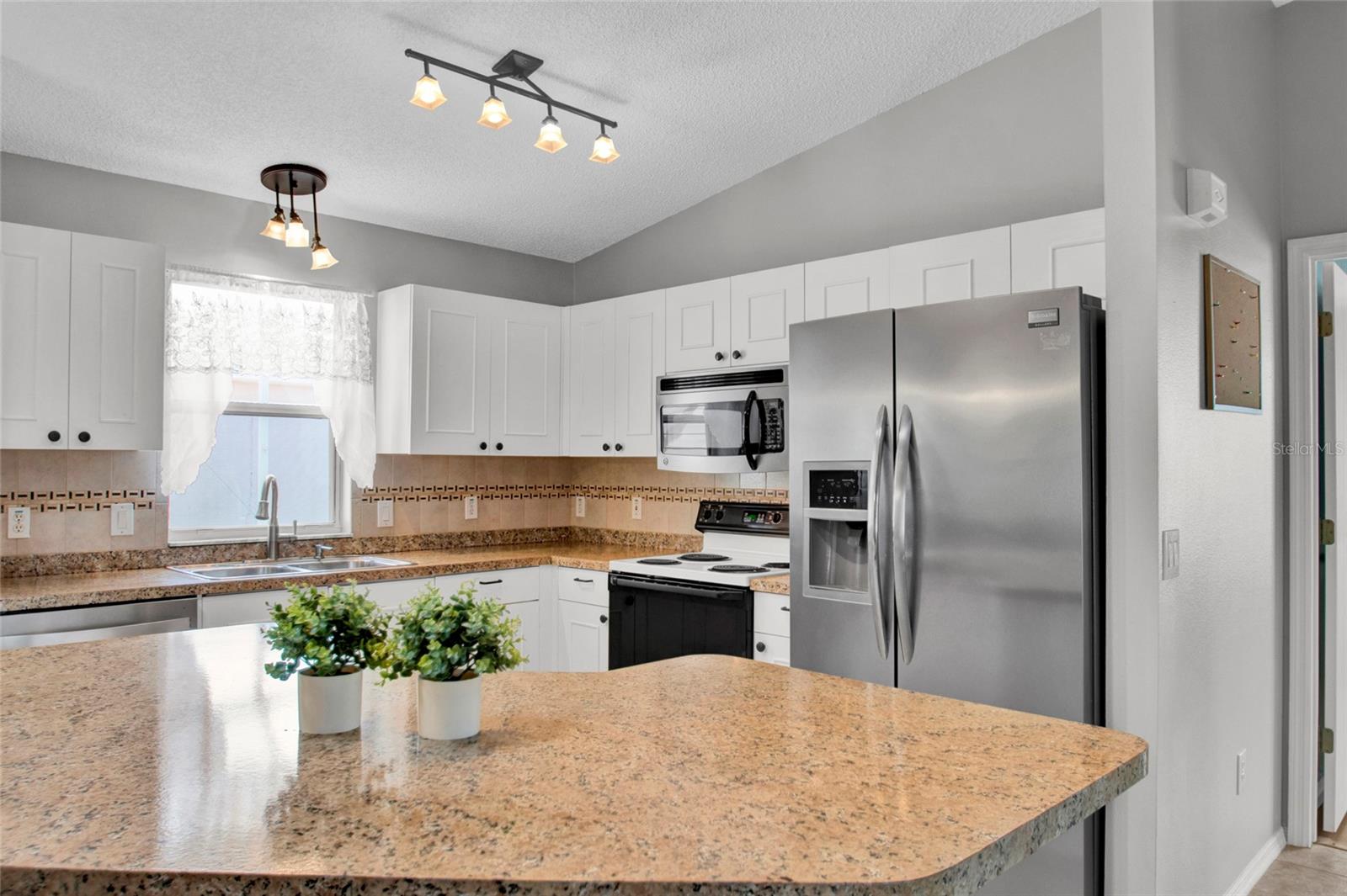 Image 12 of 40 For 807 Camino Del Rey Drive